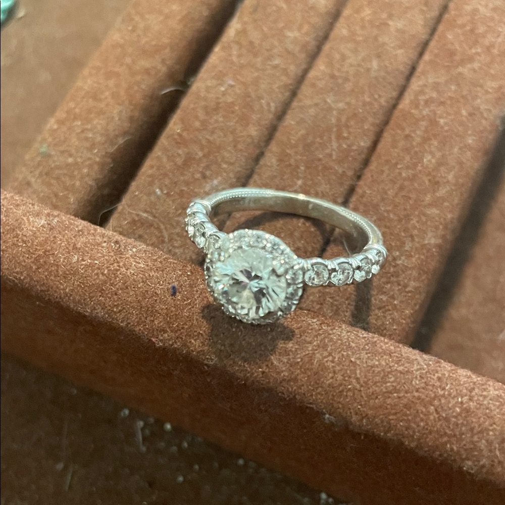 Elegant White Gold Diamond Ring